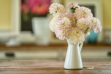 花瓶を上手に使おう！簡単なのにおしゃれに見える花の飾り方