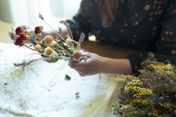 花冠を手作りしよう！花材別の下準備と作り方