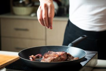 豚ロース厚切り肉で絶品トンテキ！柔らかく焼く方法をご紹介